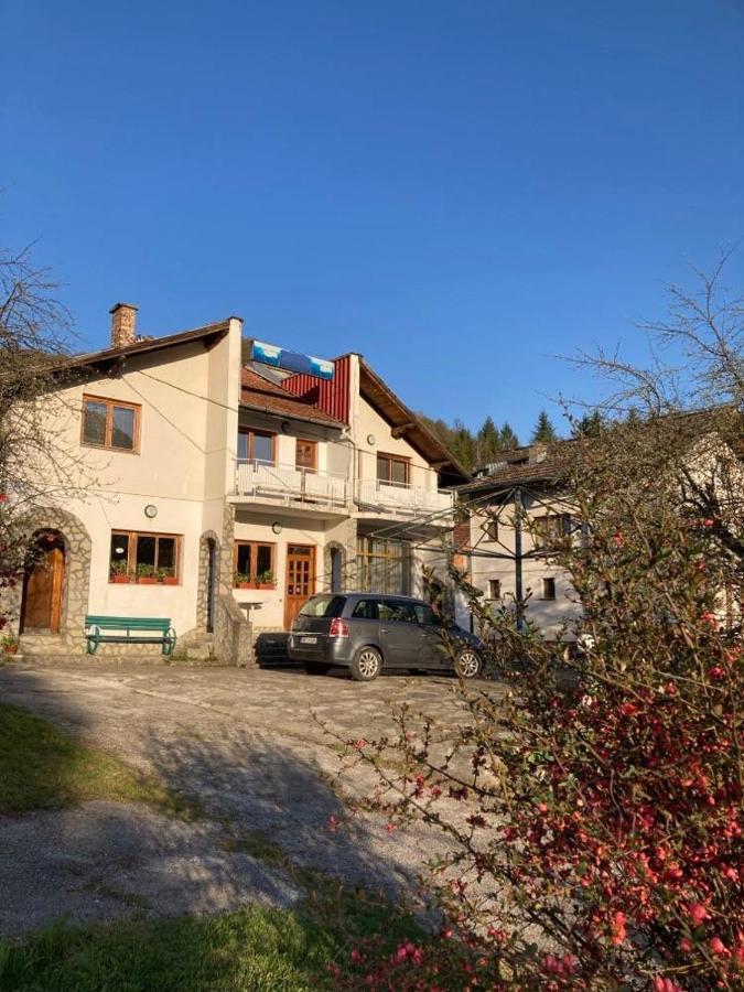 Самостоятелни Стаи В Къща За Гости Балкан Ribaritsa Exterior foto