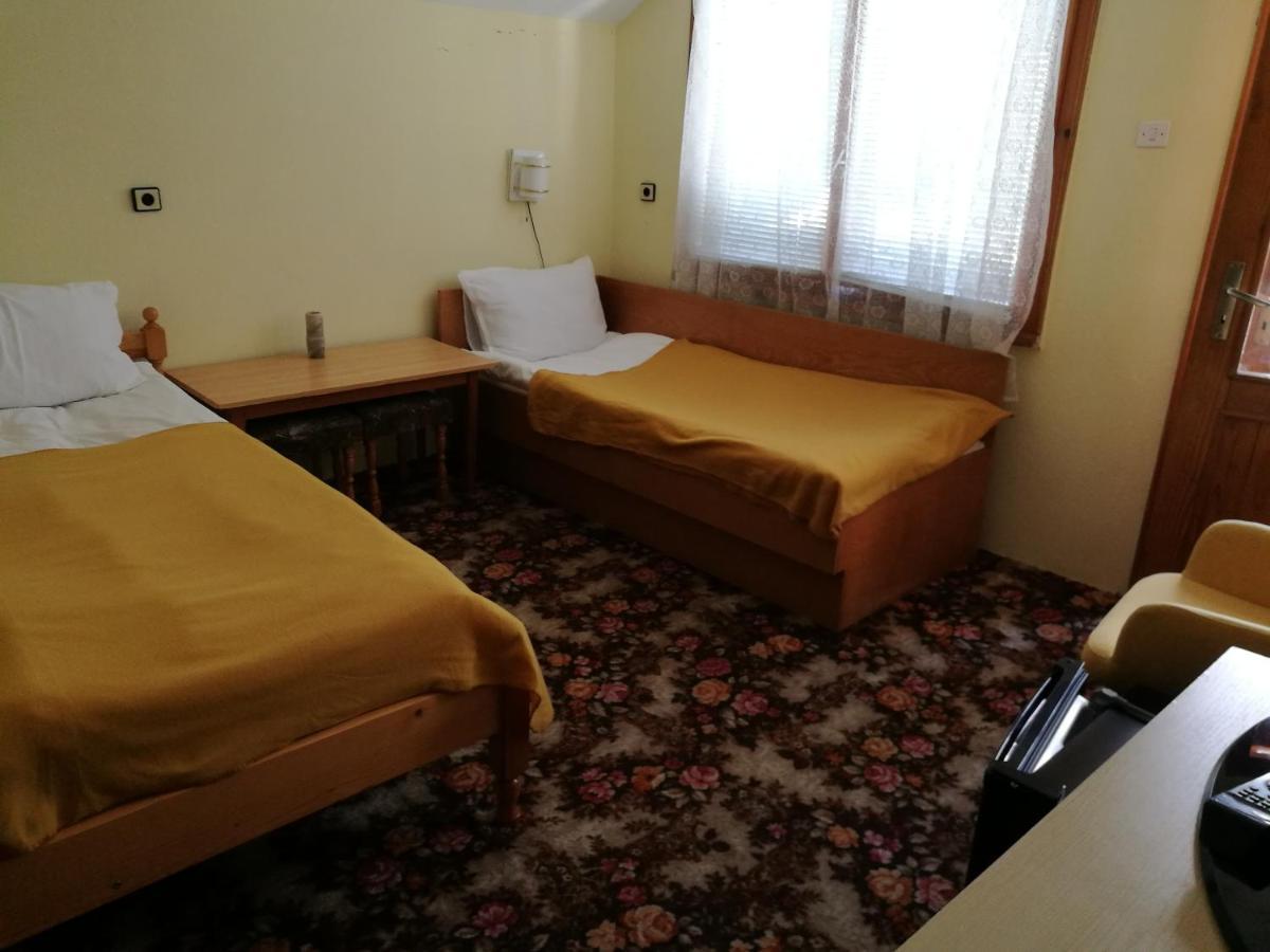 Самостоятелни Стаи В Къща За Гости Балкан Ribaritsa Exterior foto